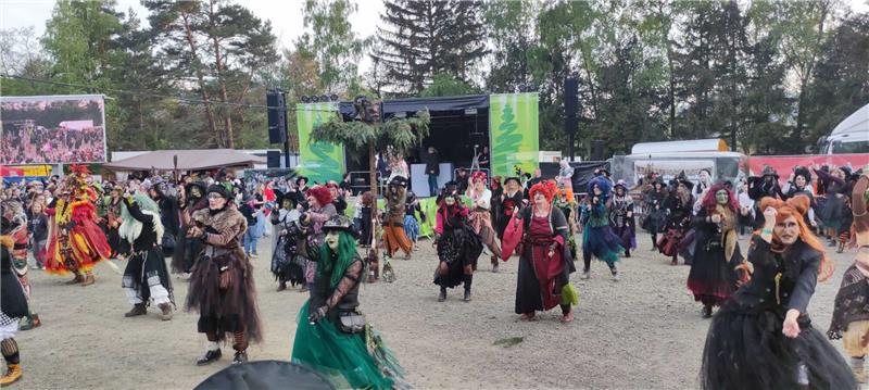 Wolfshäger Hexenbrut bei ihrer Showeinlage. Foto: Raksch