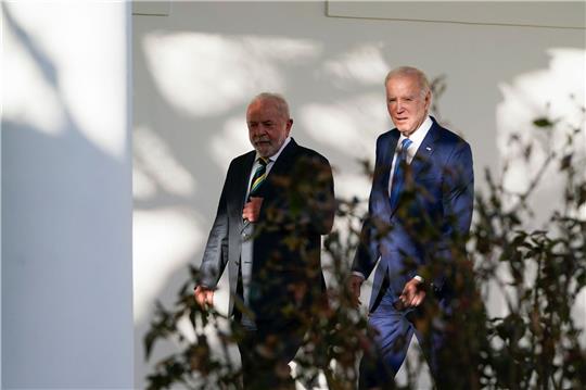 Wollen den Wert der Demokratie wieder stärken: Lula und Biden.