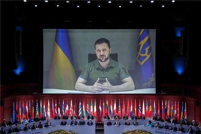 Krieg gegen die Ukraine: So ist die Lage Wolodymyr Selenskyj, Präsident der Ukraine, spricht per Video-Übertragung beim Gipfel des Europarates in Reykjavik.