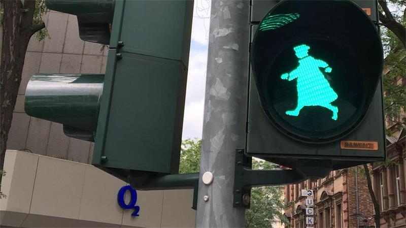 Ost-Ampelmännchen wird 65 – und hat kuriose Geschwister Worms feiert den berühmten Reformator Martin Luther mit einer Ampel. (Archivbild)