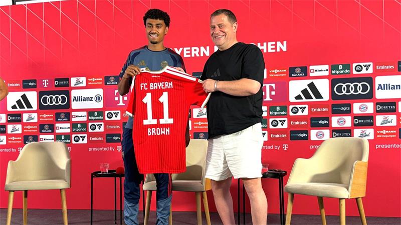 Wortgewaltig im Sportoutfit: Eberl spricht über die FIFA-Pläne. (Archivbild)