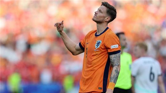 Wout Weghorst von den Niederlanden ärgert sich.