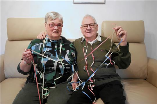 Wünschen einen guten Rutsch und haben heute selbst Diamantene Hochzeit: Marianne und Klaus-Peter Süpke.  Foto: Gereke