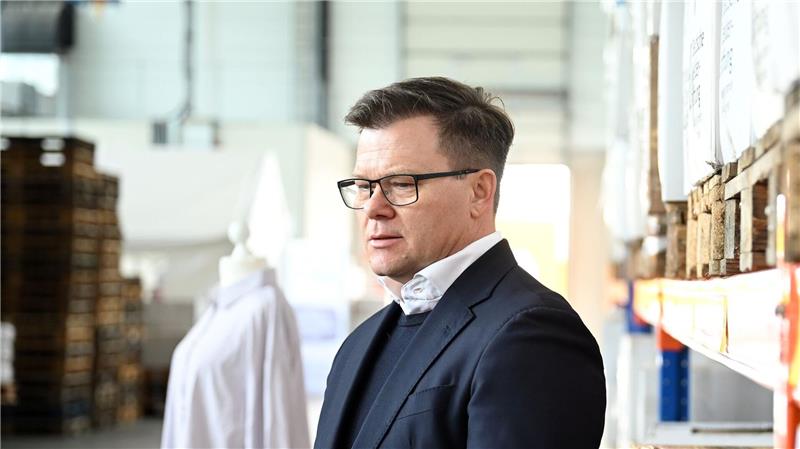 Wirksam gegen Fast Fashion? Schneider plant Textilgesetz Wünscht sich von Kundinnen und Kunden mehr Qualitätsbewusstsein: Bundesumweltminister Schneider.