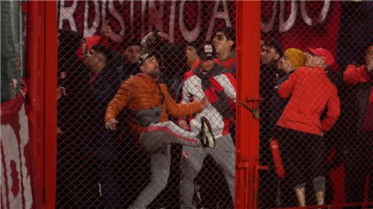 Wütende Fans: Bei der Copa Sudamericana kam es zu Auseinandersetzungen.