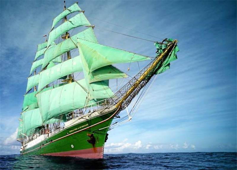 Heiko Rataj möbelt berühmten Becks-Dreimaster wieder auf Wurde durch Bierwerbung berühmt: Die Alexander von Humboldt. Foto: Gambarini/dpa