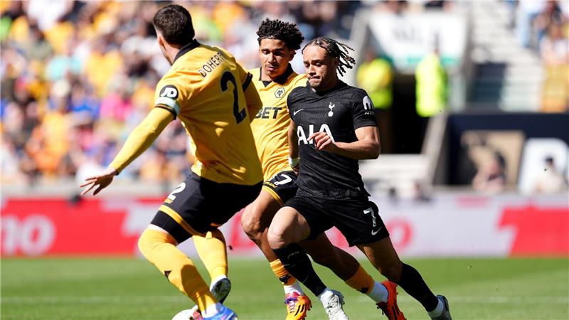 Xavi Simons (r) fällt für die WM aus.