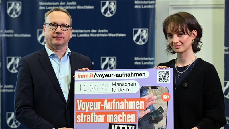 Kölnerin will Voyeur-Aufnahmen strafbar machen Yanni Gentsch hat die Petition an NRW-Justizminister Benjamin Limbach übergeben.
