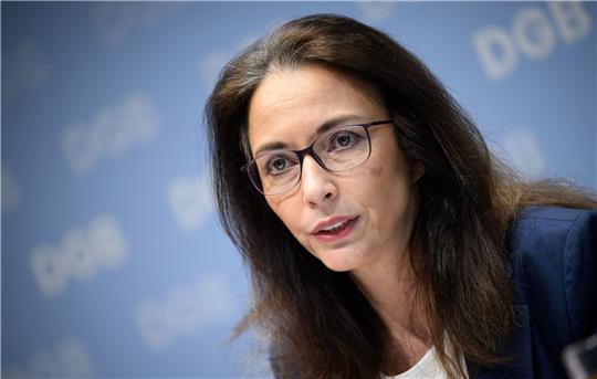 Yasmin Fahimi fordert, dass auch Beamte, Selbstständige und Politiker in die Rentenversicherung einzahlen müssen.