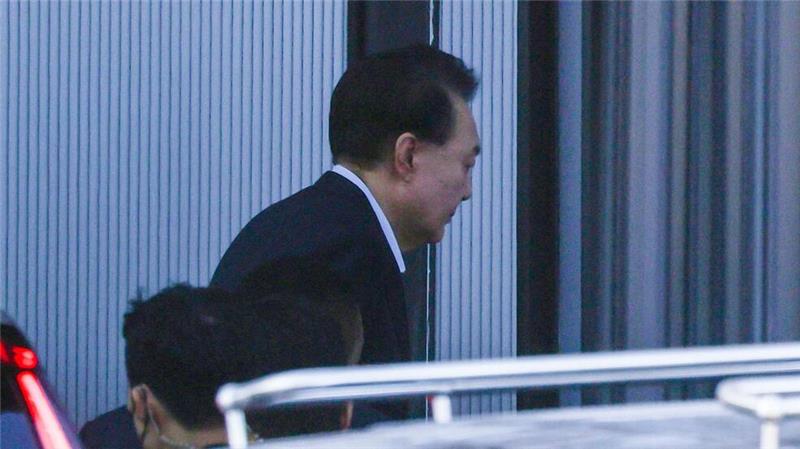 Südkoreas suspendierter Präsident Yoon muss in Haft bleiben Yoon rechtfertigte sich beim Haftprüfungstermin vor dem Gericht in Seoul. (Archivbild)