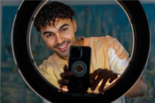 Younes Zarou folgen mehr als 50 Millionen Menschen auf Tiktok.