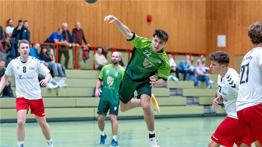 Youngster Fabio Wietig dreht in der Schlussphase mächtig auf und steuert entscheidende Tore zum 22:19-Sieg der HSG Langelsheim/Astfeld in Duderstadt bei.