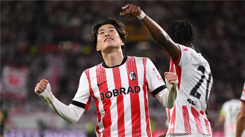 Yuito Suzuki war nach einer Ecke für Freiburg erfolgreich.