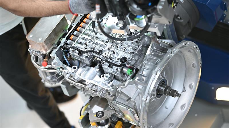ZF schreibt wieder Gewinne – Schulden bleiben hoch ZF stellt unter anderem Getriebe her. (Archivbild)