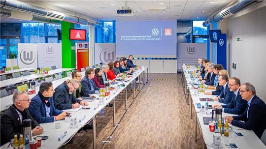 Zähe Verhandlungen: Bei VW brachte auch die vierte Tarifrunde keinen Durchbruch. (Archivfoto)