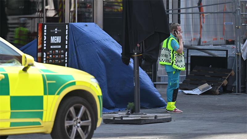 Zahlreiche Arbeiter werden evakuiert.