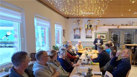 Zahlreiche Besucher kommen zum Neujahrsempfang nach Lochtum.