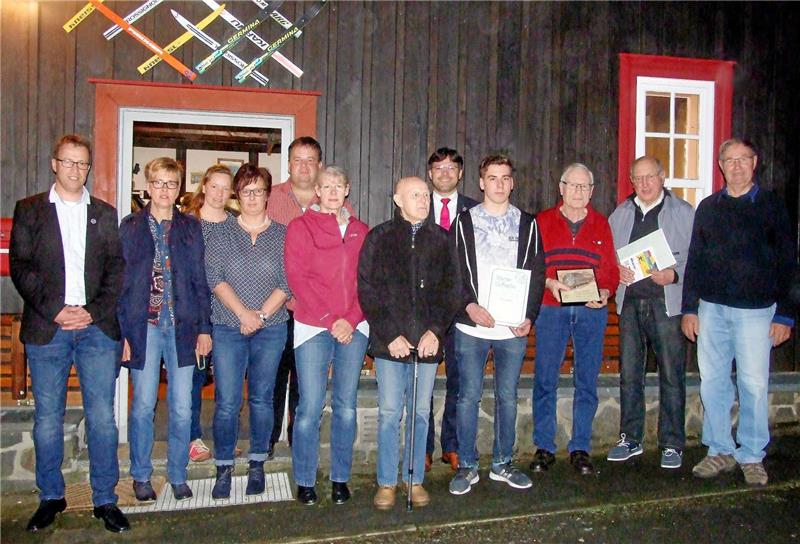 Zahlreiche Ehrungen verdienter Mitglieder standen im Mittelpunkt der Jahreshauptversammlung des Ski-Clubs Buntenbock. Mit 438 Mitgliedern hat der Verein eine beachtliche Größe im kleinen Ort. Fotos: Privat