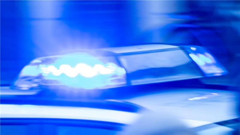 Zahlreiche Einsatzkräfte suchen nach den Vermissten. (Symbolbild)