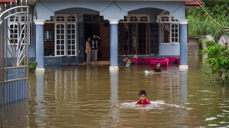 Dutzende Tote nach Extremregen in Malaysia und Thailand Zahlreiche Häuser standen unter Wasser.