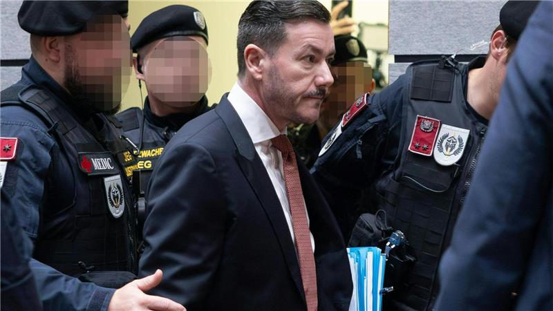 Benko vor Gericht: Ex-Milliardär bekennt sich nicht schuldig Zahlreiche Journalisten verfolgten den Auftakt des Prozesses gegen René Benko.