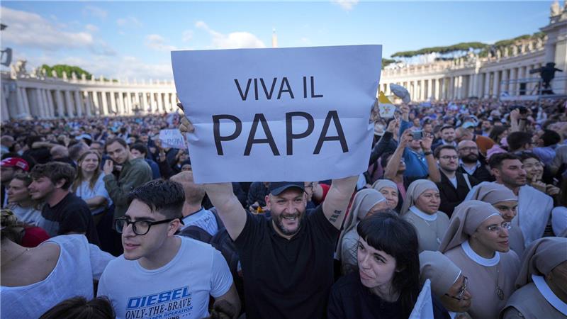 Jubel, Tränen und „Viva il Papa“ - Zehntausende feiern Papst Zahlreiche Menschen rufen „Viva il Papa!“