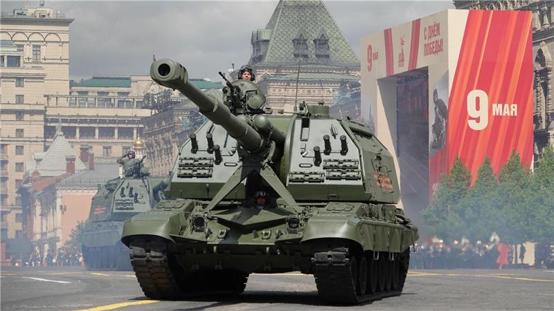Parade im Krieg - Putin feiert Sieg über Nazideutschland Zahlreiche Panzer fuhren bei der Militärparade über den Roten Platz.
