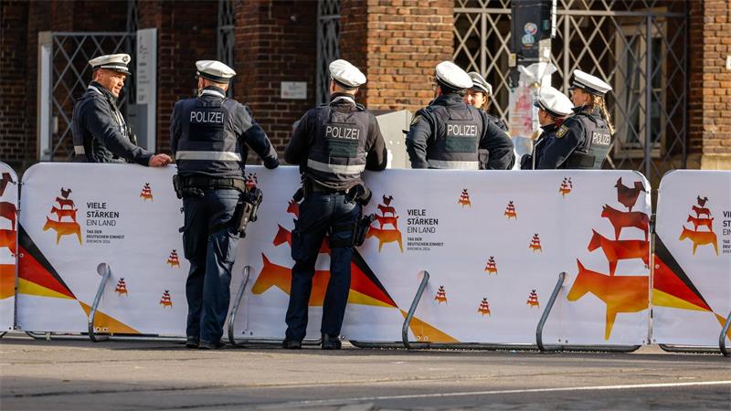 Hunderttausende feiern Einheitsfest Zahlreiche Polizistinnen und Polizisten sind im Einsatz.