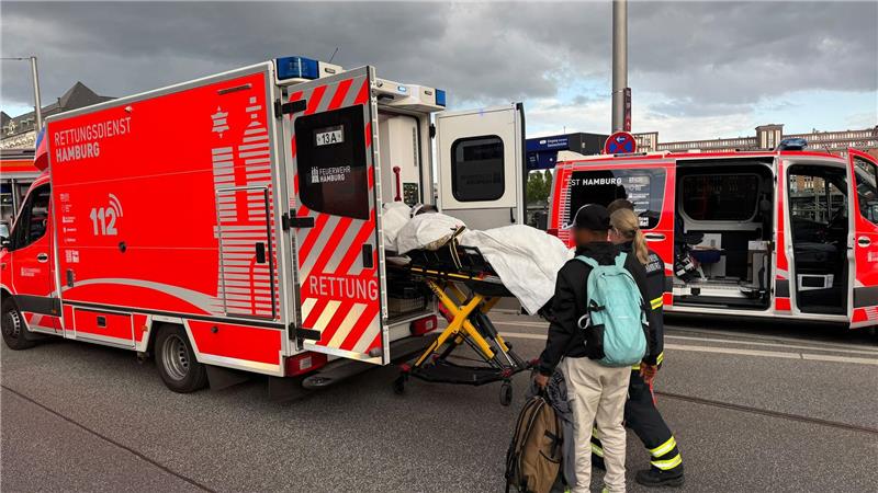 Zahlreiche Rettungskräfte waren nach dem Messerangriff vom 23. Mai 2025 im Einsatz. (Archivbild)