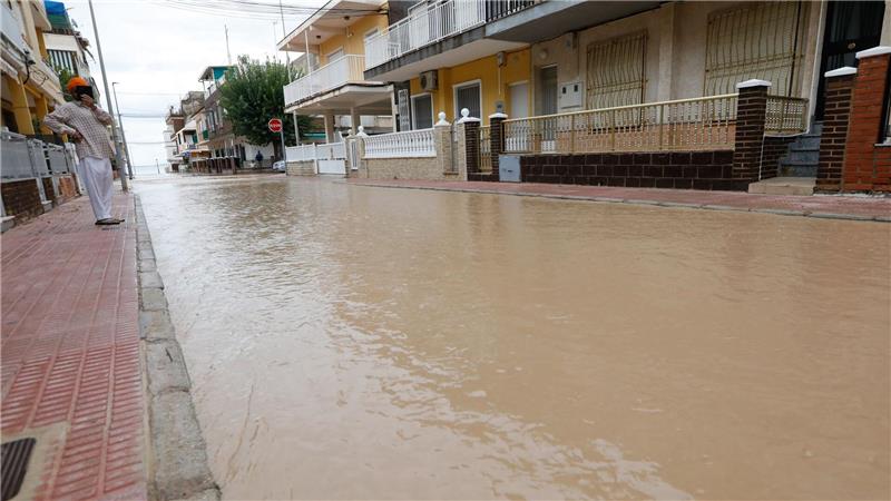 Überschwemmungen nach heftigen Regenfällen in Südostspanien Zahlreiche Straßen sind in Südostspanien bei schweren Regenfällen überschwemmt worden.