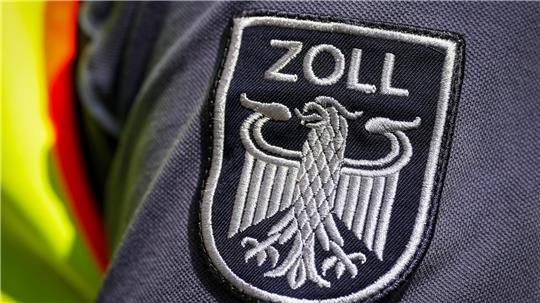 Zehn Gebäude hat der Zoll durchsucht. (Symbolbild)