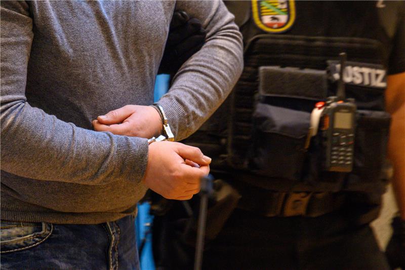Mord an Seniorin: Angeklagter plädiert auf Freispruch Zehn Jahre nach dem gewaltsamen Tod einer 77-Jährigen in Wegeleben im Landkreis Harz ermittelte die Polizei einen Tatverdächtigen - nun muss sich der 35-jährige Mann wegen Mordes verantworten. Foto: picture alliance/dpa | Klaus-Dietmar Gabbert