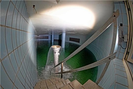 Zehn dieser Hochbehälter gibt es in beziehungsweise rings um Bad Harzburg. Dort hinein fließt das Wasser, das in den Brunnenstuben zusammenkommt. Diese Brunnen liegen in verschiedenen Quellgebieten, insgesamt gibt es davon rund 80 Stück.  Fotos: Schlegel
