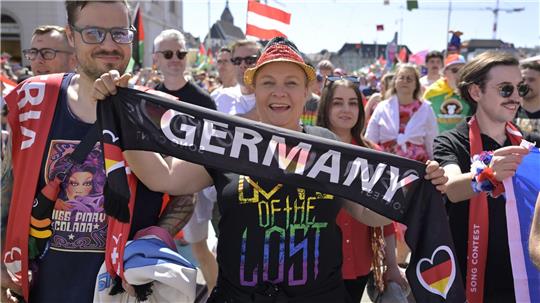 Zehntausende Fans säumten die Straßen in Basel. 