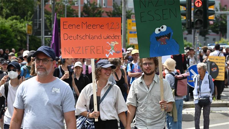 AfD bestätigt Führungsduo – Chrupalla verliert an Rückhalt Zehntausende sind in Erfurt auf der Straße, um gegen den AfD-Bundesparteitag zu demonstrieren.