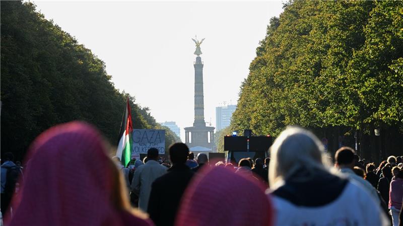 Rekordzahl gegen Gaza-Krieg auf der Straße Zehntausende zogen durch Berlin-Mitte zur Siegessäule.
