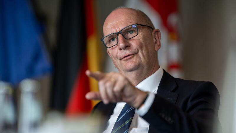 Woidke greift Wagenknecht an - ist aber offen für Gespräche Zeigt sich trotz Umfragen zuversichtlich für die Wahl: Brandenburgs Ministerpräsident Dietmar Woidke.