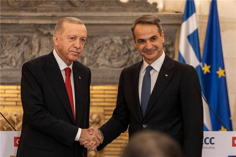Mitsotakis und Erdogan zeigen sich versöhnlich Zeigten sich in Athen äußerst versöhnlich: der türkische Staatspräsident Recep Tayyip Erdogan (l) und der griechische Ministerpräsident Kyriakos Mitsotakis.