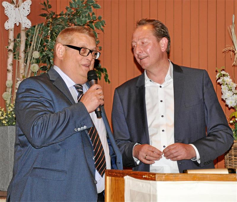 Zeiten ändern sich: 2019 gewinnt Axel Bender die Wahl zum Goslarer CDU Vorsitzenden gegen Dr. Pascal Bothe. Kreisvorsitzender Ralph Bogisch hört bei den Dankesworten aufmerksam zu.