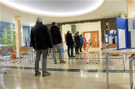 Zeitweise bilden sich in den Berufsbildenden Schuilen Schlangen vor dem Blutspenden.  Foto: Fricke