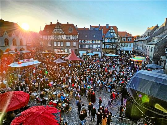 Zeitweise waren mehr als 6000 Menschen auf dem Goslarer Marktplatz. Foto: Sowa