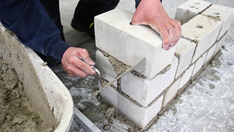 Zement, Beton und Mörtel sind wichtige Baustoffe. (Symbolbild)