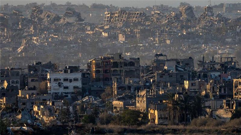 Gespräche in Katar - Geiselangehörige drängen auf Gaza-Deal Zerstörte Gebäude sind im Gazastreifen zu sehen. (Archivbild)