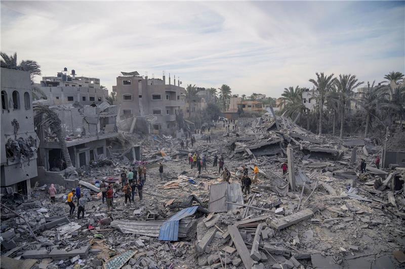 Inhalte im Überblick: Israel und Hamas stimmen Abkommen zu Zerstörungen nach israelischer Bombardierung im Gazastreifen.