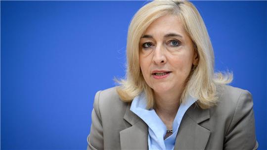 Zerstreut Sorgen über die Versorgung mit Medikamenten: Ministerin Warken.