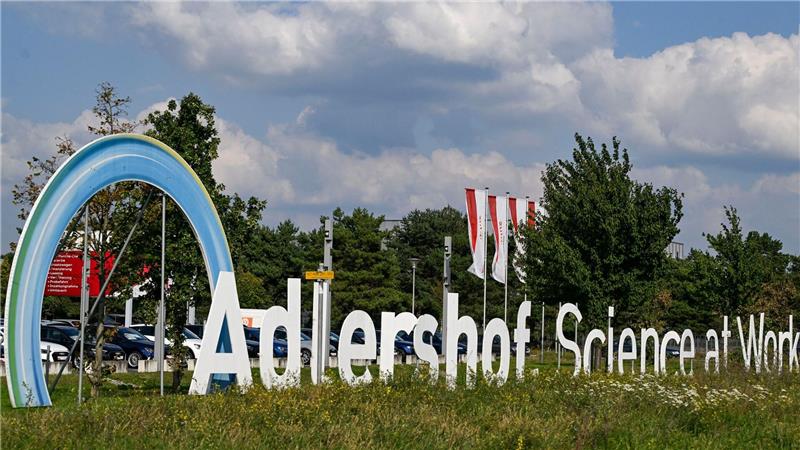 Brandanschlag auf Kabel – Zehntausende weiter ohne Strom Ziel eines Brandanschlags soll laut einem Bekennertext der Technologiepark Adlershof im Südosten Berlins sein.