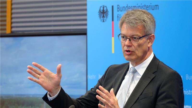 Ziel ist es laut Schnieder, dass die Brücke Ende 2028 wieder befahrbar ist.