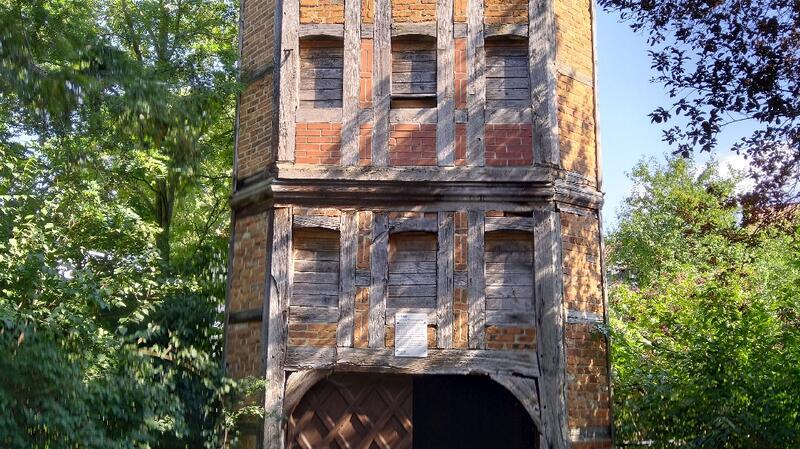Taubenturm-Streit in Goslar spitzt sich weiter zu Zoff um ein Denkmal: Um den Taubenturm ist ein Streit zwischen Altstadt- und Kulturinitiative ausgebrochen.