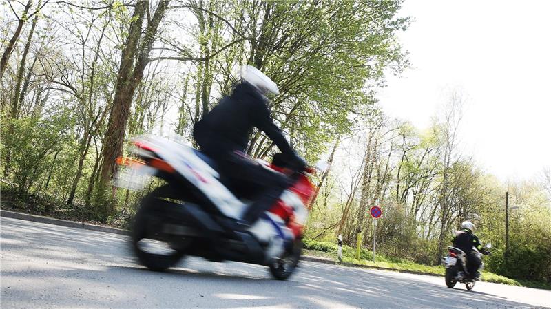 Motorradsaison startet: Biker-Verband mahnt zu Vorsicht Zu Beginn der Motorradsaison werden am Wochenende viele Biker auf den Straßen erwartet. (Symbolbild)