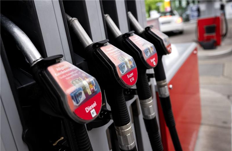 ADAC: Diesel und Benzin zu Jahresbeginn teurer Zu Beginn des neuen Jahres steigen auch die Spritpreise wieder.
